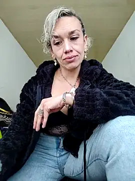 Snapshot of sexymarilyncolombia chatting on 03-13-25, 01:40 sexymarilyncolombia online show from 03-13-25, 01:40