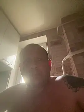 Snapshot of 1981-AZ chatting on 02-14-26, 05:40 1981-AZ online show from 02-14-26, 05:40