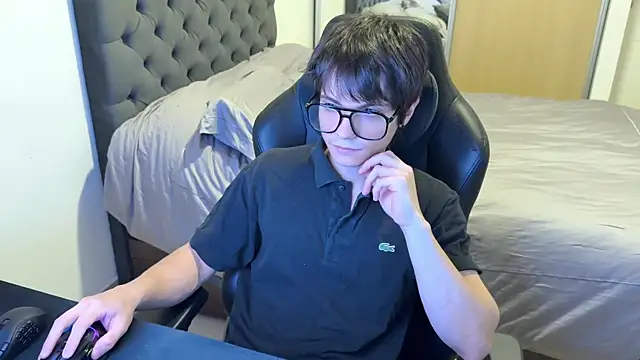 Snapshot of SasukeUhchiaa chatting on 03-11-25, 11:47 SasukeUhchiaa online show from 03-11-25, 11:47