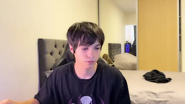 Snapshot of SasukeUhchiaa chatting on 03-19-25, 09:37 SasukeUhchiaa online show from 03-19-25, 09:37