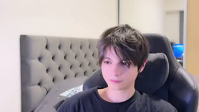 Snapshot of SasukeUhchiaa chatting on 01-06-25, 12:05 SasukeUhchiaa online show from 01-06-25, 12:05