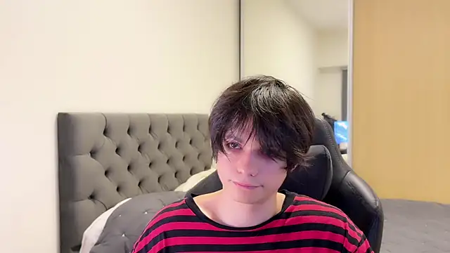 Snapshot of SasukeUhchiaa chatting on 12-18-24, 12:10 SasukeUhchiaa online show from 12-18-24, 12:10