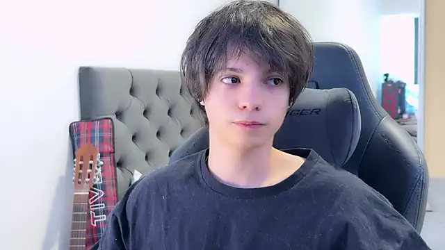 Snapshot of SasukeUhchiaa chatting on 12-03-24, 08:33 SasukeUhchiaa online show from 12-03-24, 08:33