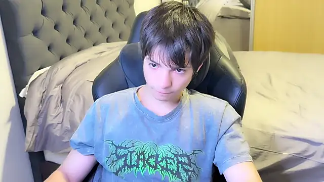 Snapshot of SasukeUhchiaa chatting on 02-26-25, 01:11 SasukeUhchiaa online show from 02-26-25, 01:11