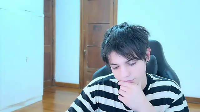 Snapshot of SasukeUhchiaa chatting on 09-14-25, 04:18 SasukeUhchiaa online show from 09-14-25, 04:18