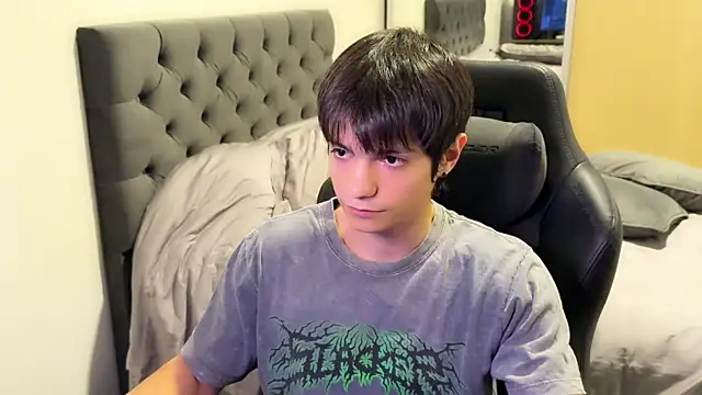 Snapshot of SasukeUhchiaa chatting on 02-25-25, 06:14 SasukeUhchiaa online show from 02-25-25, 06:14