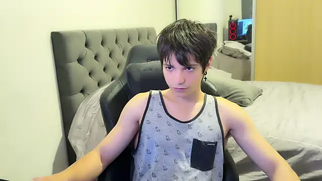 Snapshot of SasukeUhchiaa chatting on 02-18-25, 12:48 SasukeUhchiaa online show from 02-18-25, 12:48