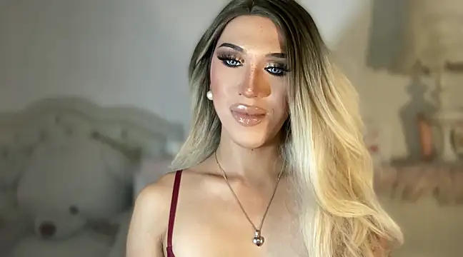 Snapshot of Ts_glamxxxx chatting on 03-18-25, 05:12 Ts glamxxxx online show from 03-18-25, 05:12