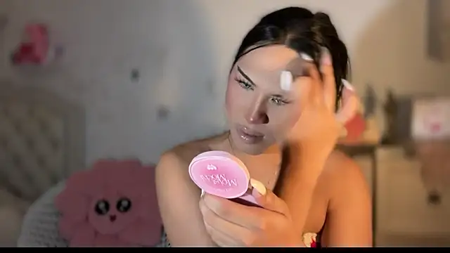 Snapshot of Ts_glamxxxx chatting on 09-14-25, 02:01 Ts glamxxxx online show from 09-14-25, 02:01