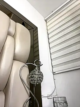 Snapshot of ALISSON_FOXXX1 chatting on 10-29-25, 10:52 ALISSON FOXXX1 online show from 10-29-25, 10:52