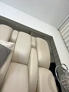 Snapshot of ALISSON_FOXXX1 chatting on 10-15-25, 08:50 ALISSON FOXXX1 online show from 10-15-25, 08:50