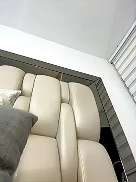 Snapshot of ALISSON_FOXXX1 chatting on 09-27-25, 10:49 ALISSON FOXXX1 online show from 09-27-25, 10:49