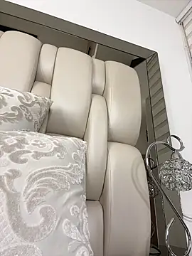 Snapshot of ALISSON_FOXXX1 chatting on 12-22-25, 10:54 ALISSON FOXXX1 online show from 12-22-25, 10:54