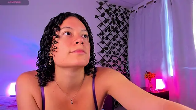 Snapshot of cailynhot chatting on 06-18-26, 10:26 cailynhot online show from 06-18-26, 10:26