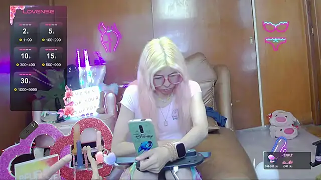 Skinygirl online show from 11-10-25, 10:48