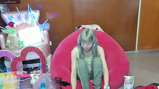 Skinygirl online show from 05-04-26, 11:07