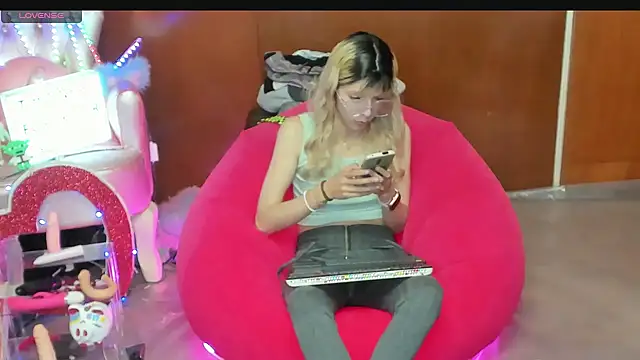 Skinygirl online show from 04-08-26, 11:28