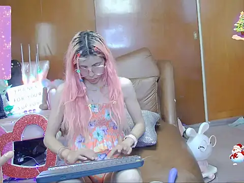 Skinygirl online show from 10-18-25, 12:34