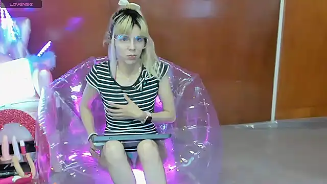 Skinygirl online show from 03-30-26, 12:23