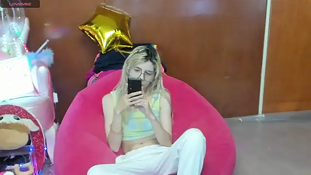 Skinygirl online show from 07-21-26, 11:17