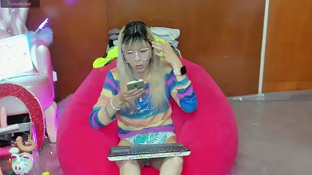 Skinygirl online show from 04-06-26, 10:55