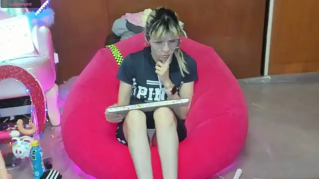 Skinygirl online show from 04-11-26, 12:29