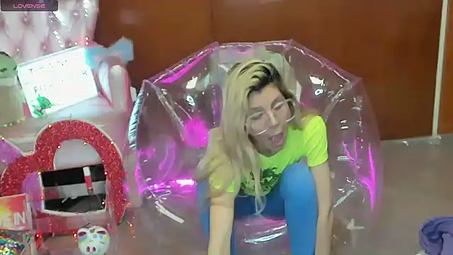 Snapshot of Skinygirl chatting on 02-27-26, 11:59 Skinygirl online show from 02-27-26, 11:59