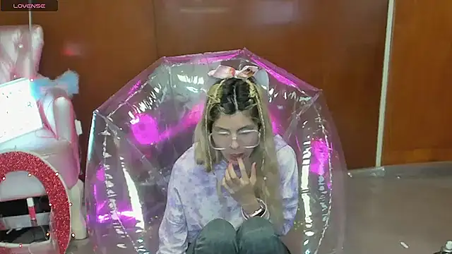 Skinygirl online show from 03-15-26, 11:01