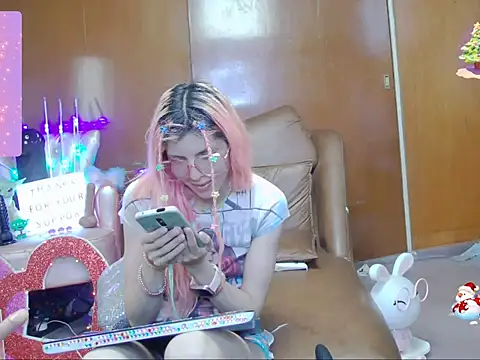 Skinygirl online show from 10-21-25, 01:05