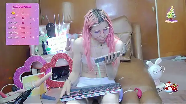 Skinygirl online show from 09-27-25, 01:01