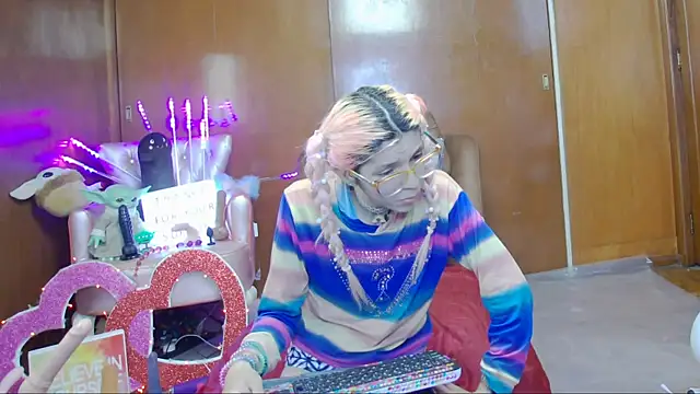 Skinygirl online show from 03-10-25, 01:01