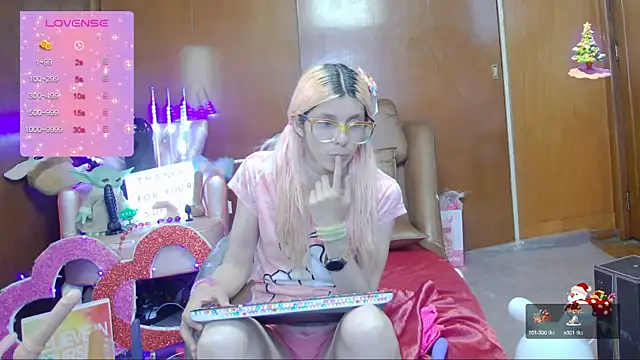 Skinygirl online show from 03-21-25, 12:29