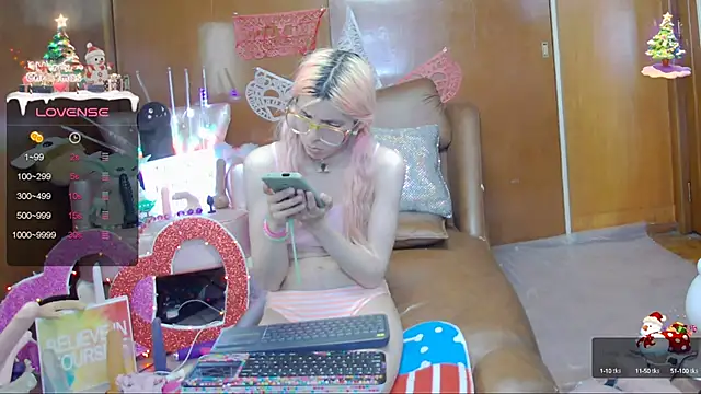 Skinygirl online show from 02-26-25, 02:19