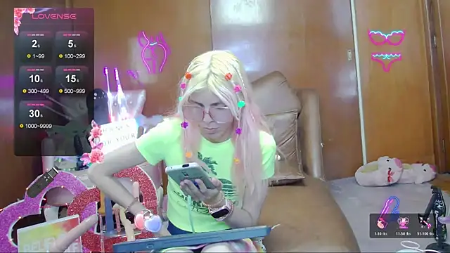 Skinygirl online show from 11-12-25, 11:52