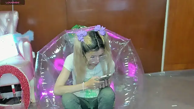 Skinygirl online show from 03-18-26, 11:59