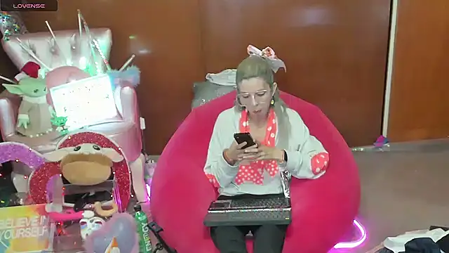 Skinygirl online show from 05-20-26, 10:40