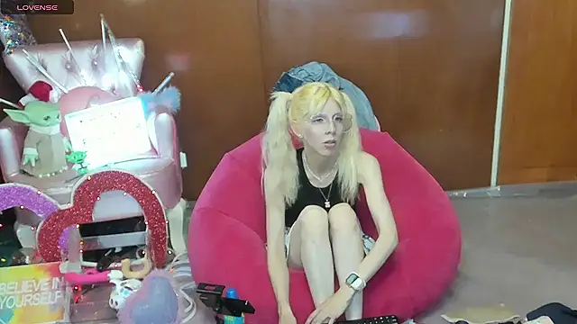 Skinygirl online show from 05-01-26, 10:37