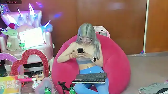 Skinygirl online show from 05-06-26, 09:52
