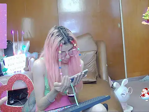 Skinygirl online show from 10-15-25, 12:09