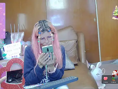 Skinygirl online show from 10-19-25, 02:03