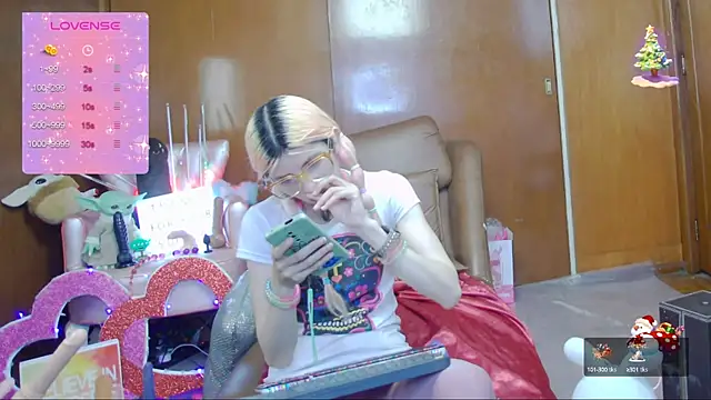 Skinygirl online show from 03-18-25, 12:40