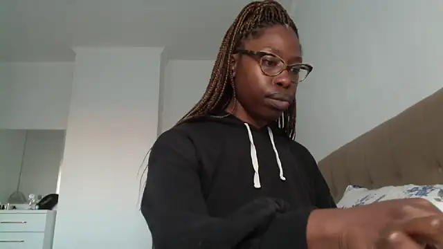 Snapshot of MadamIndigo chatting on 12-21-24, 02:37 MadamIndigo online show from 12-21-24, 02:37