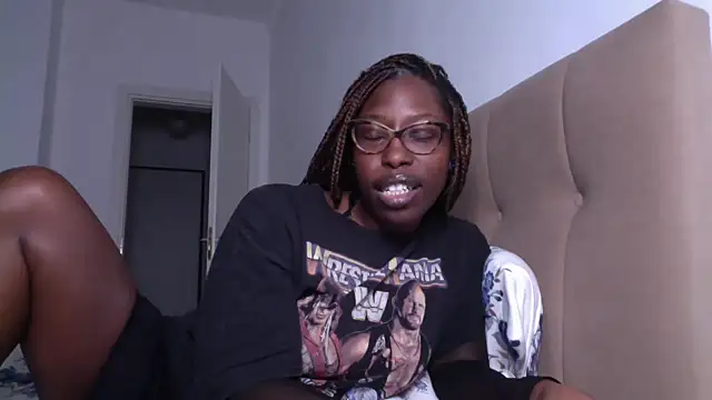 Snapshot of MadamIndigo chatting on 02-24-25, 12:52 MadamIndigo online show from 02-24-25, 12:52
