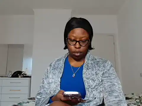 MadamIndigo online show from 12-18-25, 01:59