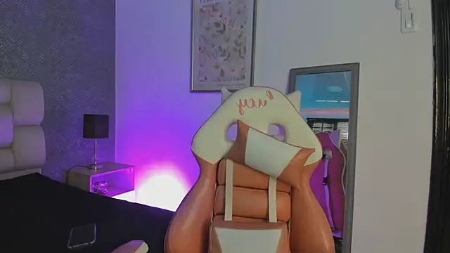 lucy neil online show from 09-17-25, 07:05