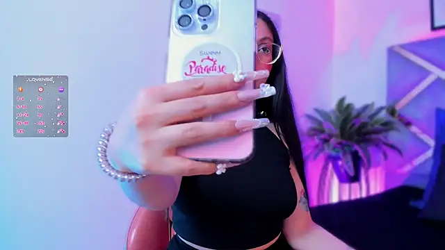 lucy neil online show from 11-11-25, 02:39