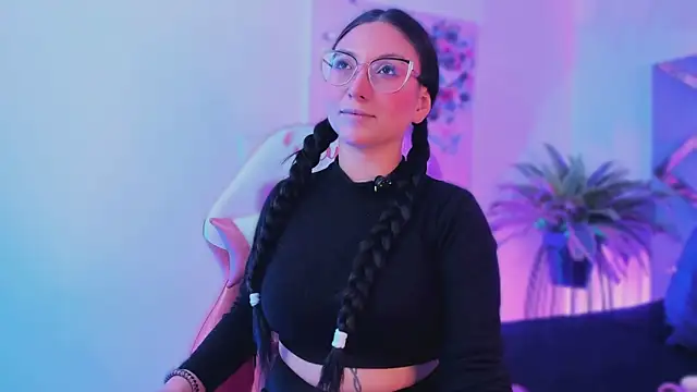 lucy neil online show from 01-14-26, 02:37