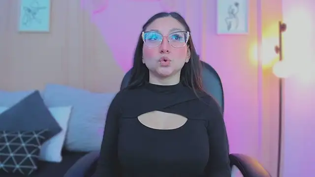 Snapshot of lucy_neil chatting on 03-31-26, 02:35 lucy neil online show from 03-31-26, 02:35