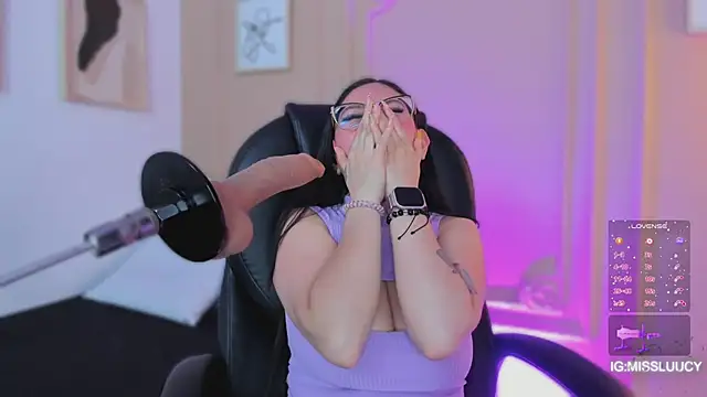 Snapshot of lucy_neil chatting on 03-21-26, 08:30 lucy neil online show from 03-21-26, 08:30