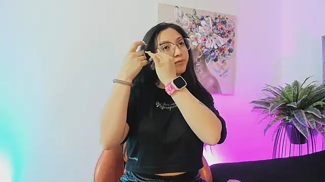 lucy neil online show from 11-29-25, 02:34